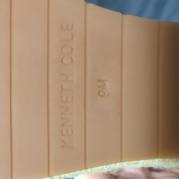 Kenneth Cole wedge sandals size 9 - Picture 5 of 5